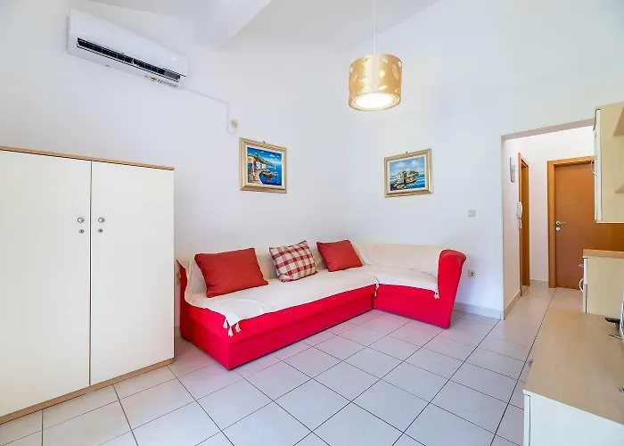 Moderne Nur 450 Meter Zum Appartamento